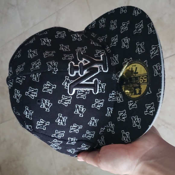 59 Fifty, Size 7 3/8, Black Flat Brim Hat - Picture 1 of 1